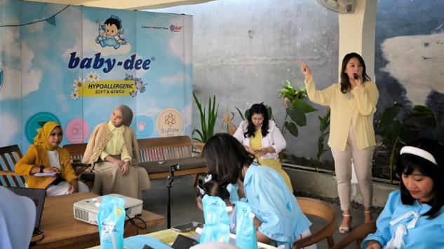 Dokter Spesialis Kulit Ungkap Mitos dan Fakta Perawatan Kulit Bayi